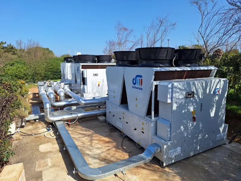 centrale-termica-esterna-pompe-di-calore-dethermina-tubazioni