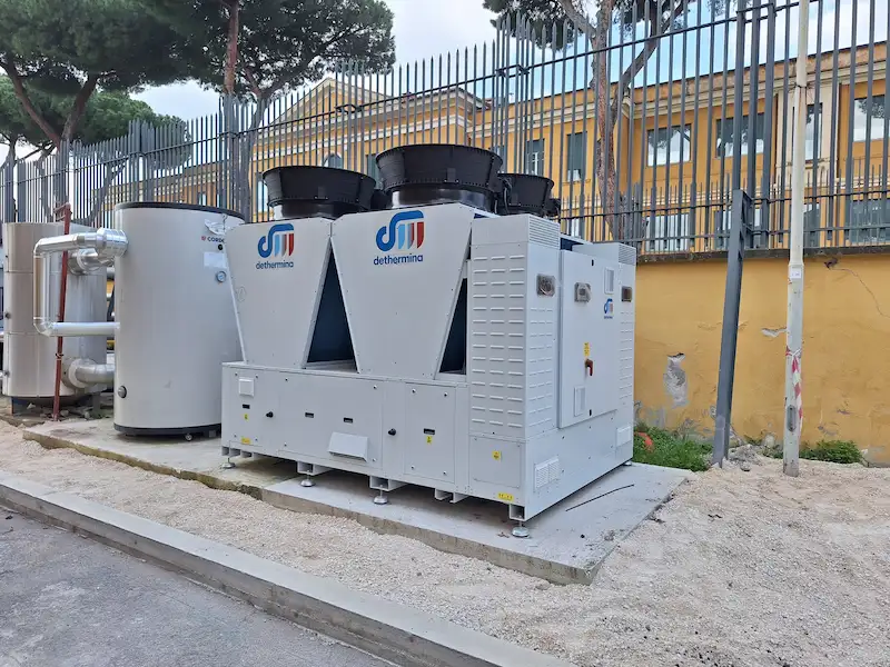 unita-esterna-pompa-di-calore-dethermina-con-serbatoio-accumulo